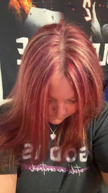 HOLIDAY HAIR — Hair salon in Dayton